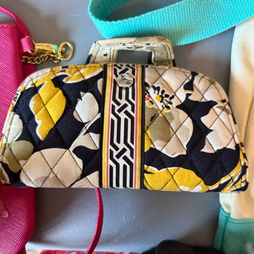 Vera Bradley kiss n snap Dogwood wallet